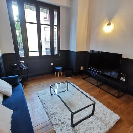 Proche De La Gare Apartment